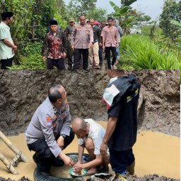 Pemuda Dipasung Rantai Besi Selama 20 Tahun di Tengah Hutan, Akhirnya Dievakuasi Purnomo Belajar Baik