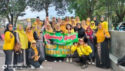 Grup Senam Kebon Ratu Berbagi 500 Kotak Snack, Dipandu Instruktur Mbak Wining