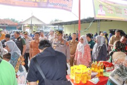 Kapolda Jabar Pimpin Launching Gerakan Pangan Murah Serentak, Polresta Cirebon Siapkan Ribuan Bahan Pokok untuk Warga