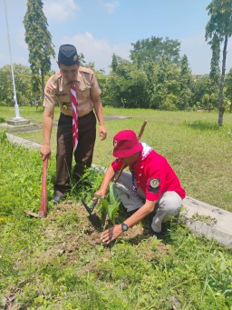 Memperingati Hari Tunas Kwartir Cabang Instruksikan Untuk Menanam Tanaman Buah