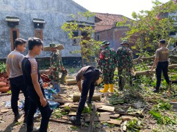 Angin Puting Beliung Terjang Mertasinga, Ratusan Warga Terdampak dan Polisi Bergerak Pulihkan Lingkungan