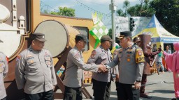 Kunjungan Kapolres dan Ketua Bhayangkari Cabang Jombang ke Pos Pengamanan