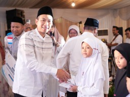 Safari Ramadhan: PLN Komplek Ketintang dan YBM PLN UIP JBTB Hadirkan Edukasi, Hiburan, dan Santunan Anak Yatim