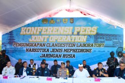 Wakapolda Bali Hadiri Konferensi Pers Pengungkapan Clandestine Lab Narkotika Jenis Mephedrone Jaringan Internasional