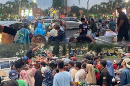 Hari ke-20 Ramadhan, MAKI Jatim Tebar 1.000 Takjil untuk Pengendara di Jalan Raya Juanda