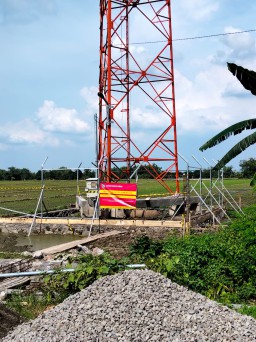Diduga Ada Permainan Perizinan dan Ketidakamanan Proyek Tower BTS di Sumobito, Kontraktor Disorot