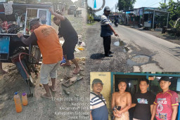 Jalan Rusak Makan Korban: Pedagang Bakso Tersiram Kuah Panas Usai Terlibat Kecelakaan di Kedinding