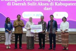 Momen Hari Kartini, PLN Salurkan Alat Deteksi Dini Risiko Kehamilan di Garut, Guna Dukung Penurunan Angka Kematian Ibu