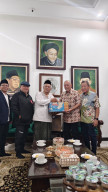Kenang Pluralisme Gus Dur, Pengusaha Tionghoa bersama Nasdem Ziarah dan Diskusikan Investasi di Jombang