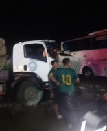 Kecelakaan Lalu Lintas Di Jalan Nasional Lamongan Tuban Polsek Babat Gerak Cepat evakuasi Tiga Kendaraan Besar