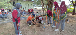 Peringati Hari Jadi Ke 75 SMPN 1 Rembang Gelar Bersihkan Wisata Taman Kartini Dan Tanam Pohon