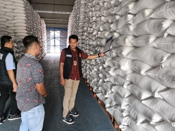 Satgas Pangan Polres Ngawi Pastikan Stok Beras dan Jagung Bulog Aman untuk Kebutuhan Masyarakat