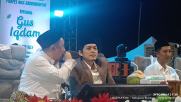 Pengajian Akbar Harlah ke-3 SMK dan Ponpes Arrohmaniyah Dipadati Jamaah, Gus Iqdam Jadi Magnet Utama
