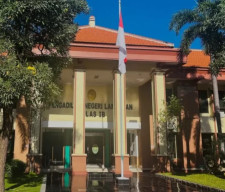 Diduga Raup Ratusan Juta dari Pungli PTSL, Kades Sogo Absen di Pengadilan Negeri Lamongan