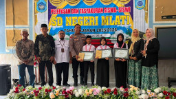 Bikin Haru, Ipda Purnomo Berikan Motivasi dan Bantuan Seragam untuk Siswa SDN Mlati Kedungpring