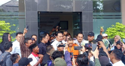 Ribuan Pendukung Sudewo Padati Pengadilan Tipikor Semarang, Polisi Perketat Pengamanan