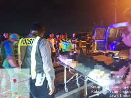 Dua Pelajar Meninggal Dunia Tabrakan Adu Depan, Polisi Lamongan Lakukan Evakuasi
