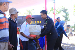 Peduli Warga, Polres Ngawi Distribusikan 500 Paket Sembako di Bringin