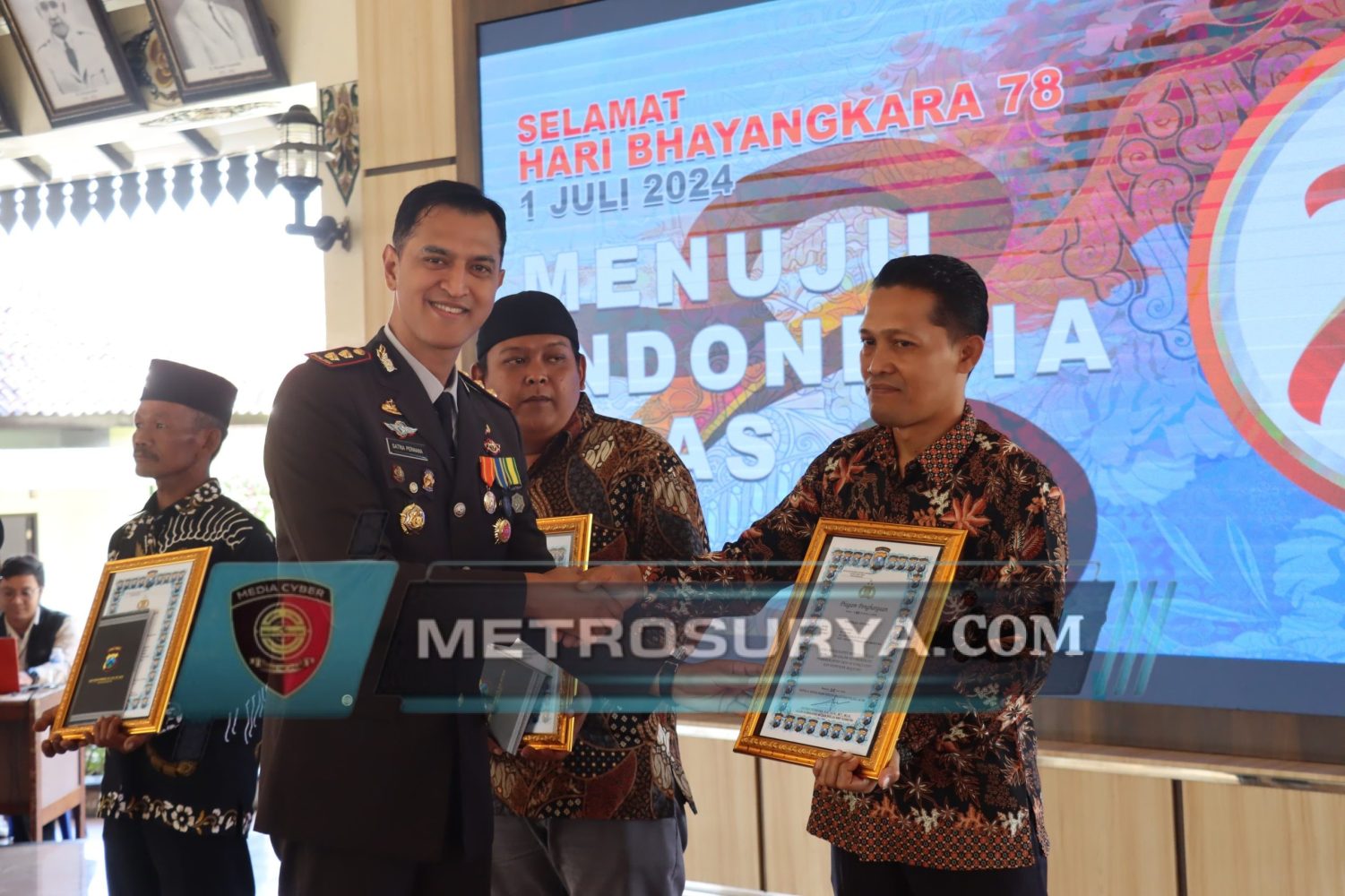 Bantu Kinerja Polri, 3 Warga Magetan Diganjar Penghargaan di Hari Bhayangkara ke-78