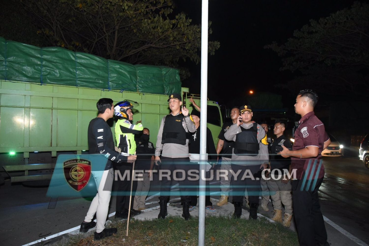 Bersama TNI Polres Lamongan dan Pemkab Lakukan PAM Pengesahan Warga Baru Perguruan Silat