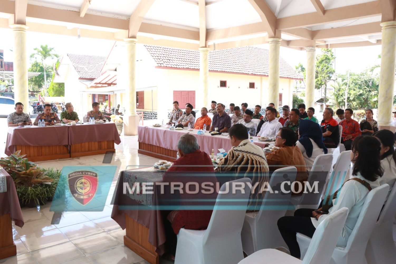 Serap Aspirasi Masyarakat di Desa Peniwen Polres Malang Intensifkan Forum Jumat Curhat