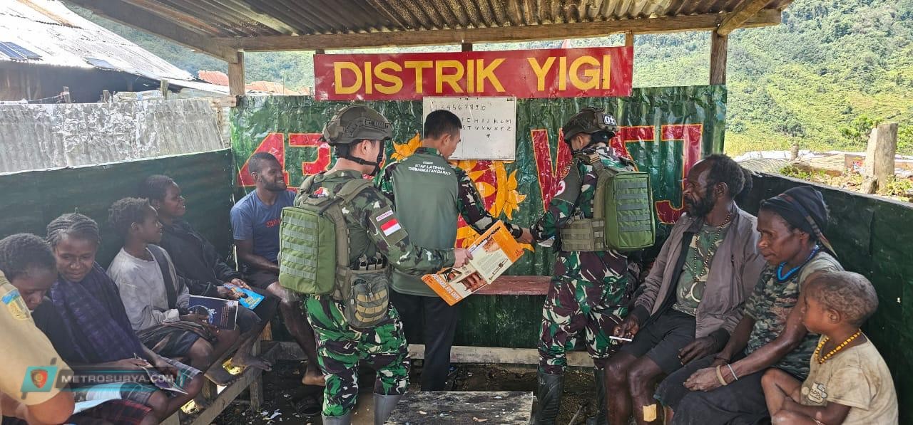 LITERASI SATGAS TNI DISAMBUT GEMBIRA WARGA YIGI