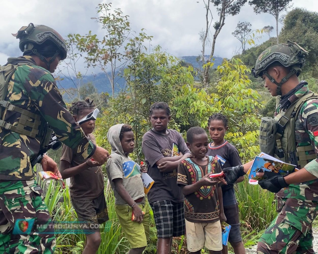 TNI WUJUDKAN PELAYANAN PENDIDIKAN, ANAK-ANAK AGISIGA GEMBIRA