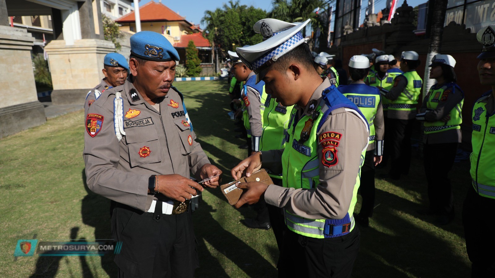 Subsatgas Propam Gelar Operasi Patuh Agung 2024 Lakukan Cek Kelengkapan Personel pada Apel Operasi