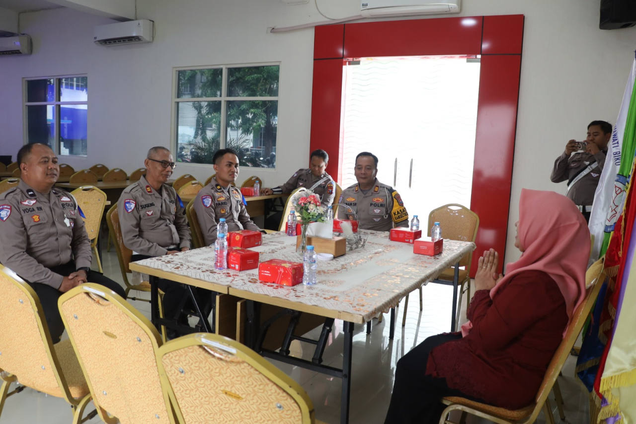 Polres Pelabuhan Tanjung Perak Sosialisasi Ops zebra Semeru 2024. Dengan Sasaran Para Pelajar