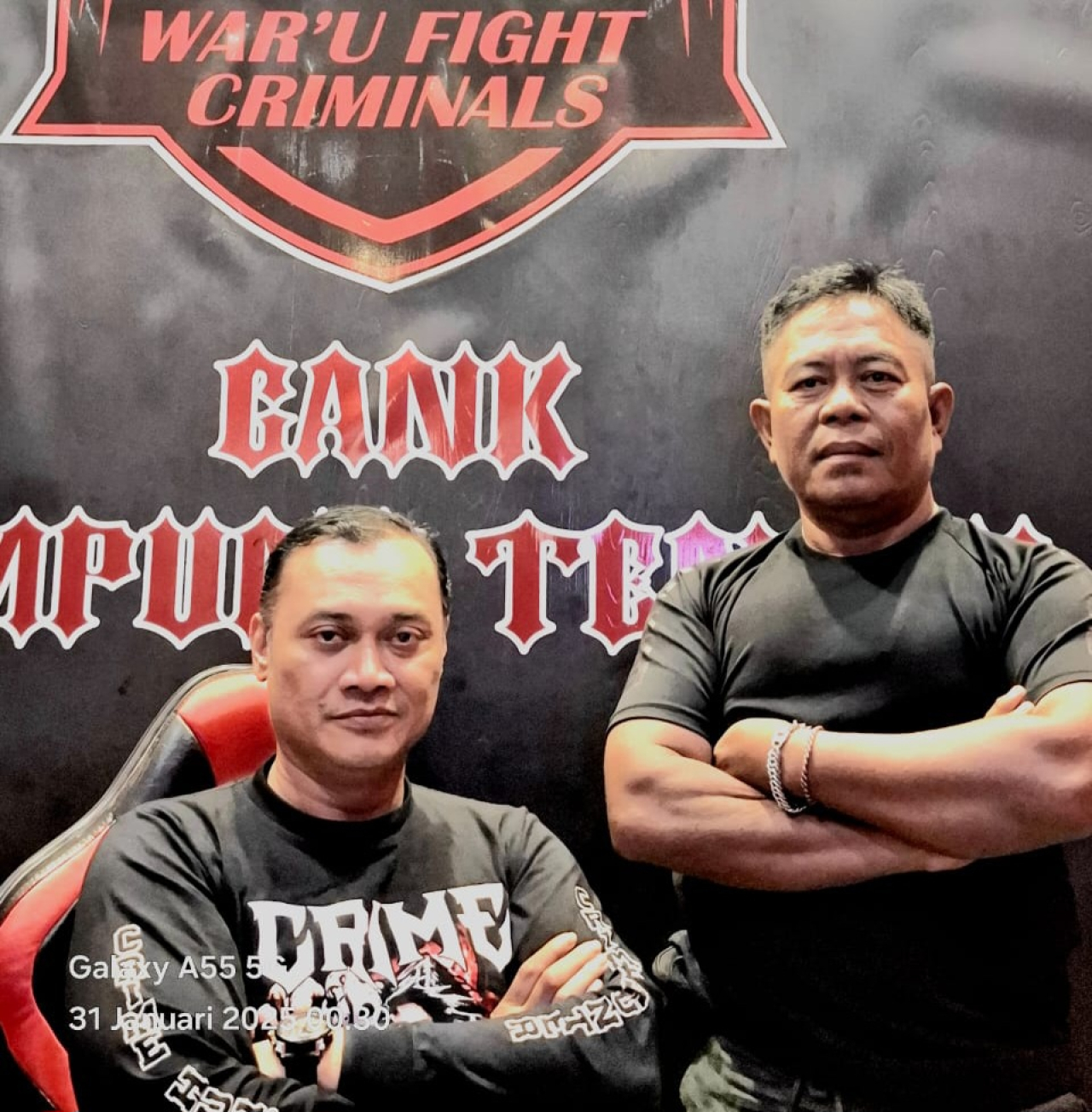 Foto: Kanit Reskrim Polsek Waru AKP A.A. Putrawan, S.H., M.H. bersama Pimpinan Redaksi Metrosurya.com