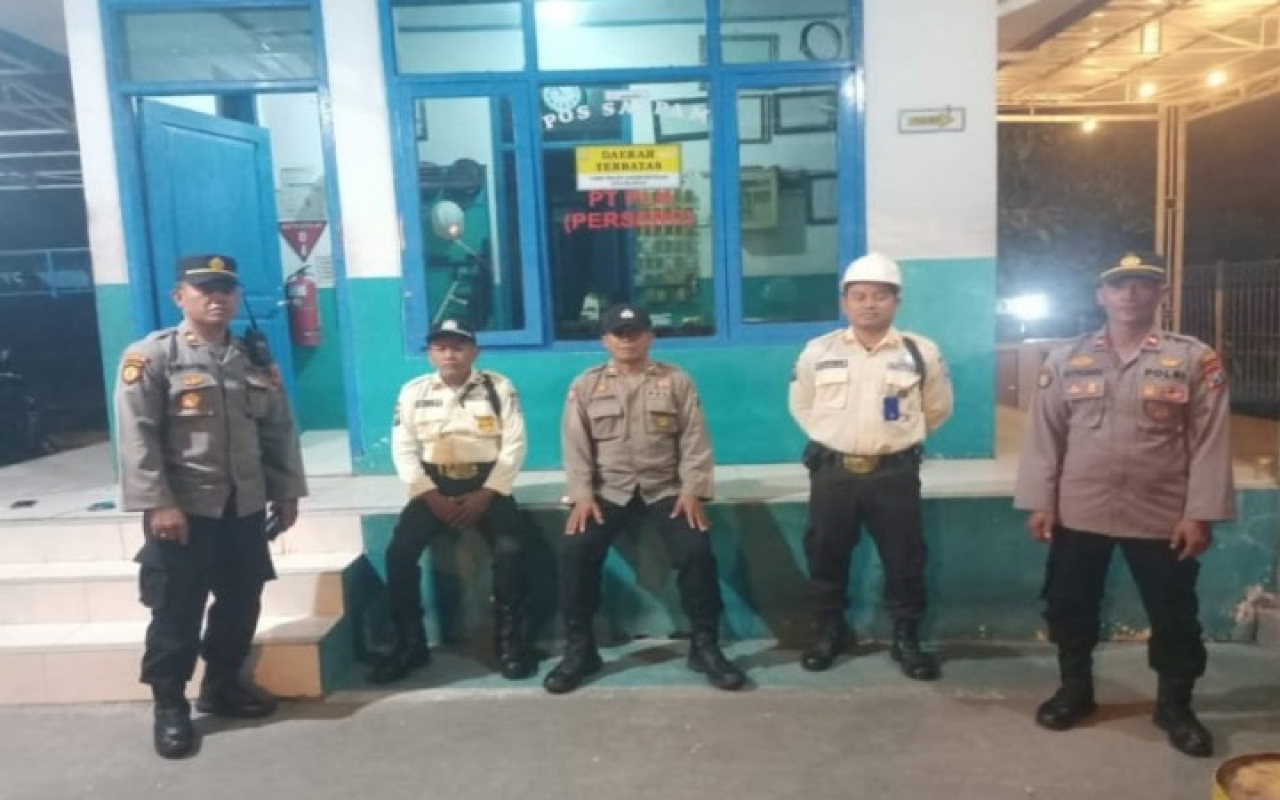 Kapolsek Ngimbang Gelar Patroli Blue Light untuk Cegah 4C dan Antisipasi Gangguan Kamtibmas