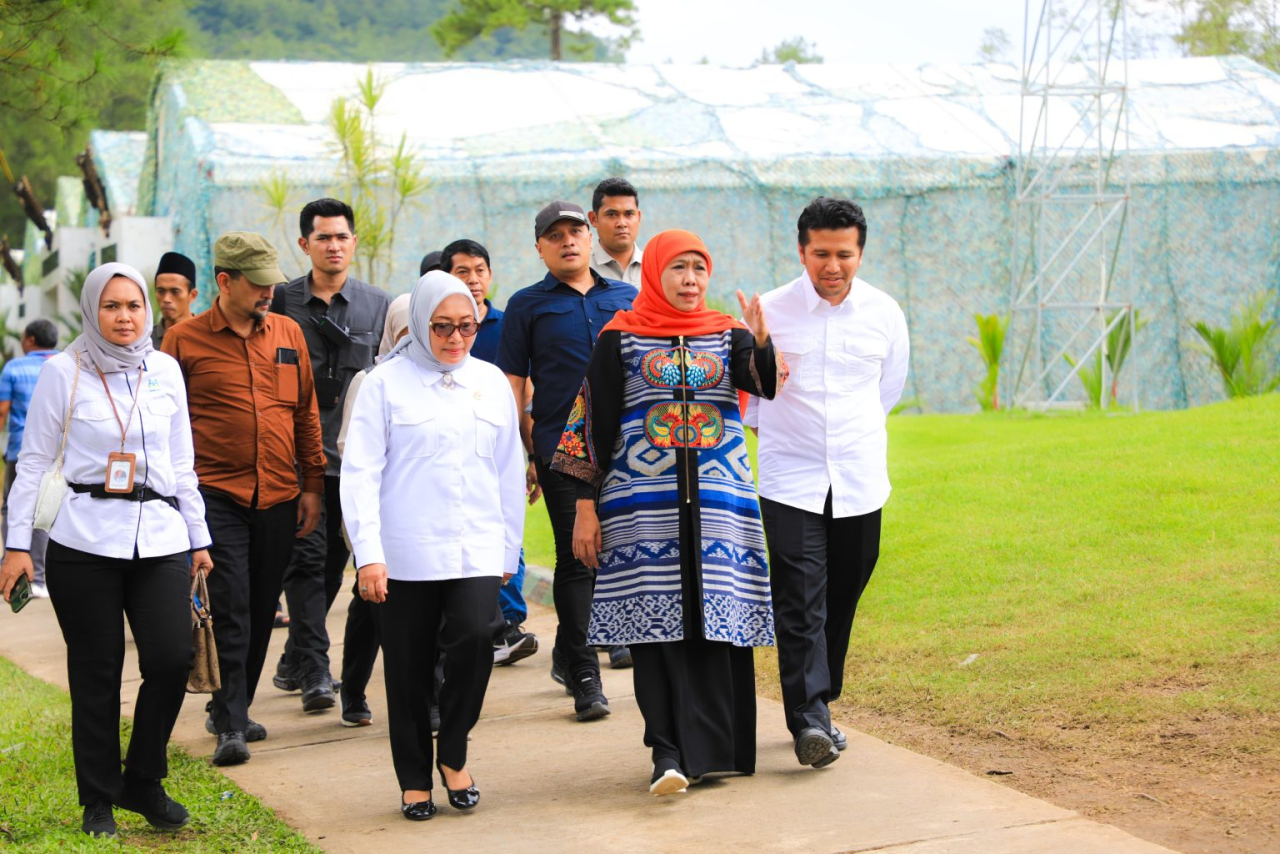 Gubernur Jawa Timur Khofifah Indar Parawansa dan Wakil Gubernur Jawa Timur Emil Elestianto Dardak