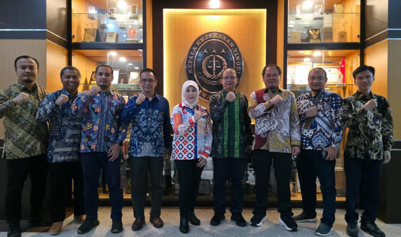 PT PLN (Persero) terus berkomitmen untuk menghadirkan infrastruktur ketenagalistrikan yang andal dan berkualitas bagi masyarakat di wilayah Provinsi Jawa Timur