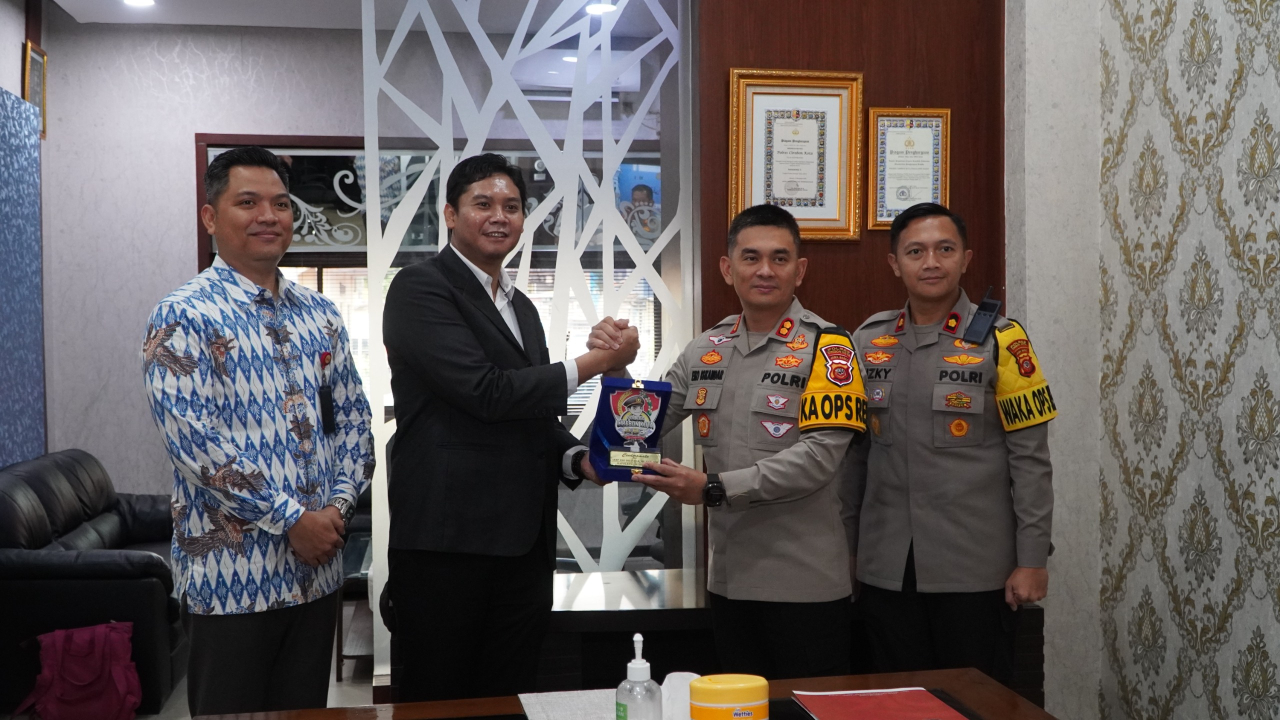 Perkuat Sinergi, Kapolres Cirebon Kota Silaturahmi dengan Kepala OJK Cirebon