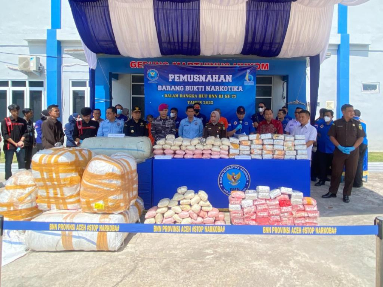 RIBUAN NARKOBA TANGKAPAN TNI AL DAN BNNP ACEH DIMUSNAHKAN