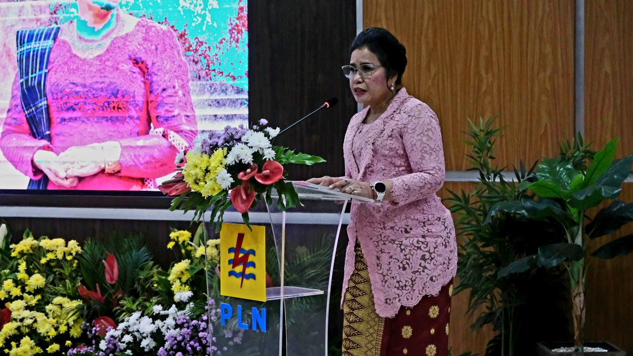 Ibu Siska Njoman, Pembina PIKK UIP JBTB, memberikan sambutan penuh inspirasi yang mengajak seluruh perempuan untuk terus belajar, mandiri, dan menjadi agen perubahan di berbagai lini kehidupan.
