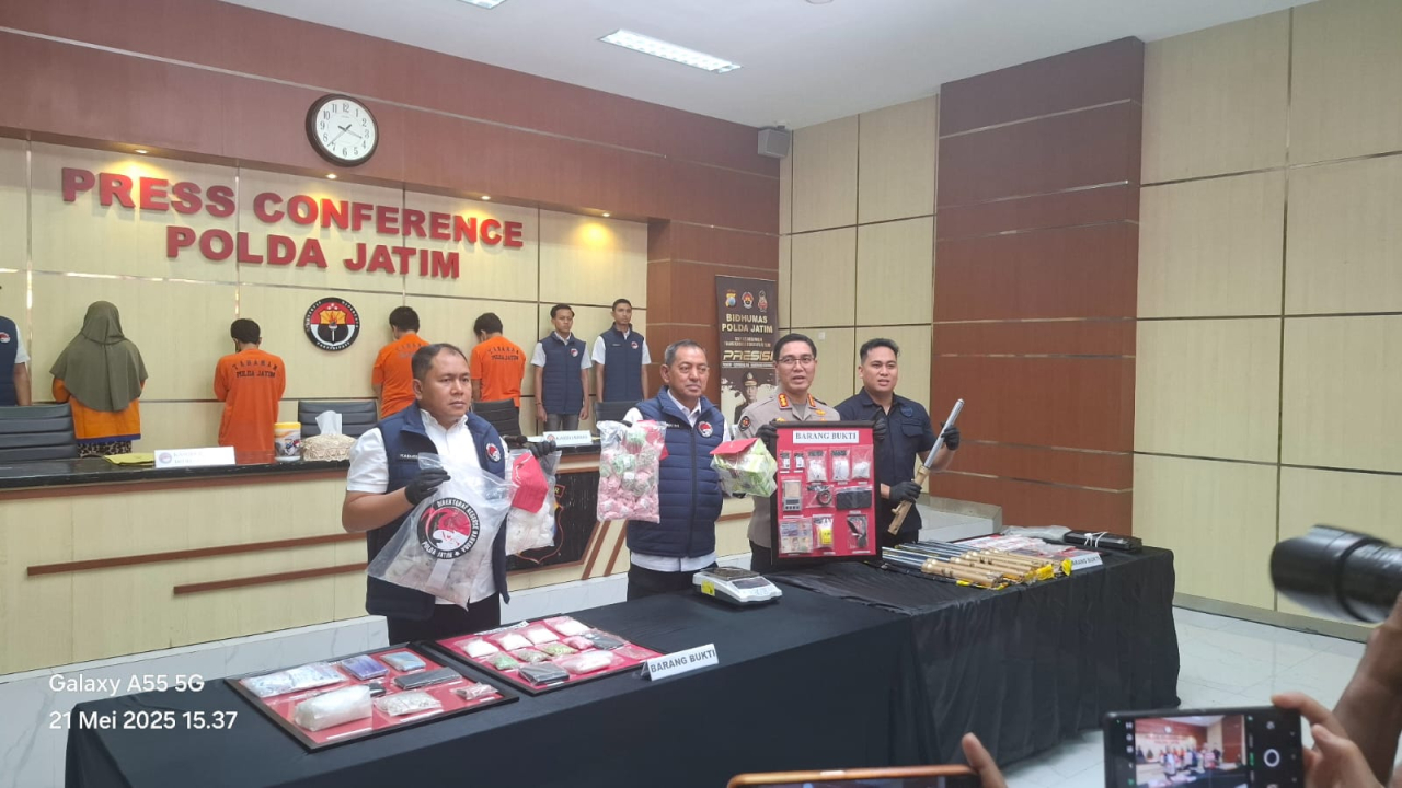 Foto:Dari keempat tersangka, total barang bukti yang berhasil disita antara lain sabu seberat 9.463,342 gram dan 5.814 butir ekstasi dengan berat 2.377,67 gram.