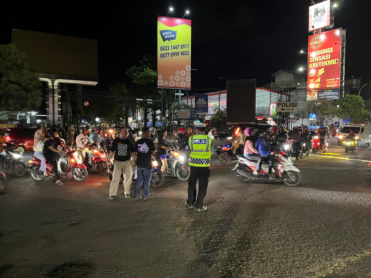 Polres Cirebon Kota Berhasil Amankan Euforia Kemenangan Persib, Konvoi Bobotoh Berjalan Kondusif