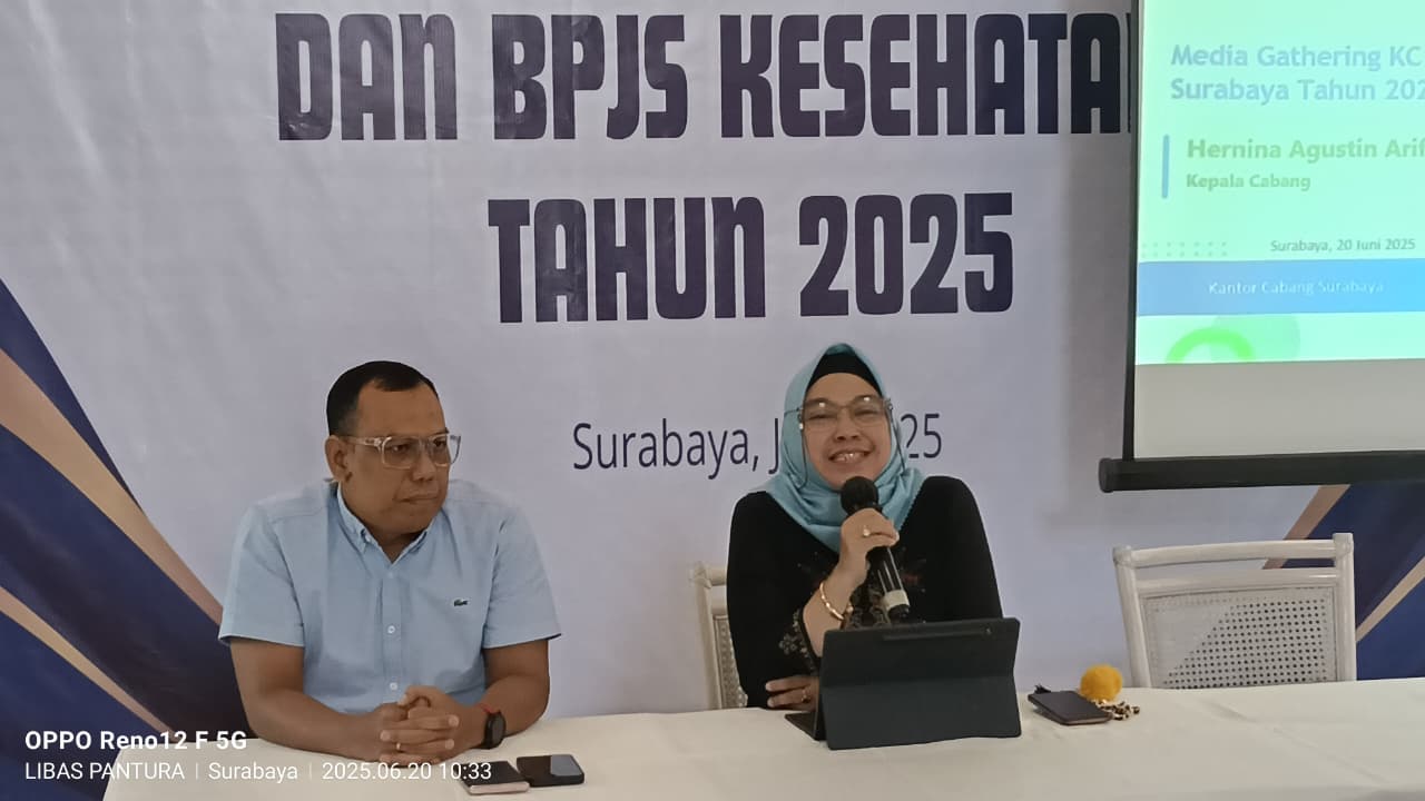 Foto: Dari kiri Arief Supriyono, Kepala BPJS Watch Jawa Timur dan Hernina Agustin Arifin, Kepala BPJS Kesehatan Kantor Cabang Surabaya. (Bledex)