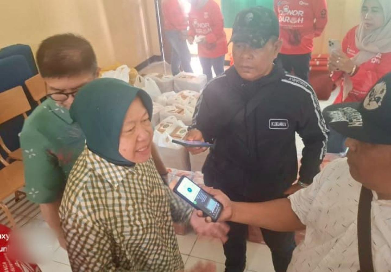 Foto: Tri Rismaharini saat memberikan keterangan kepada awak media metrosurya.com (@Bledex)