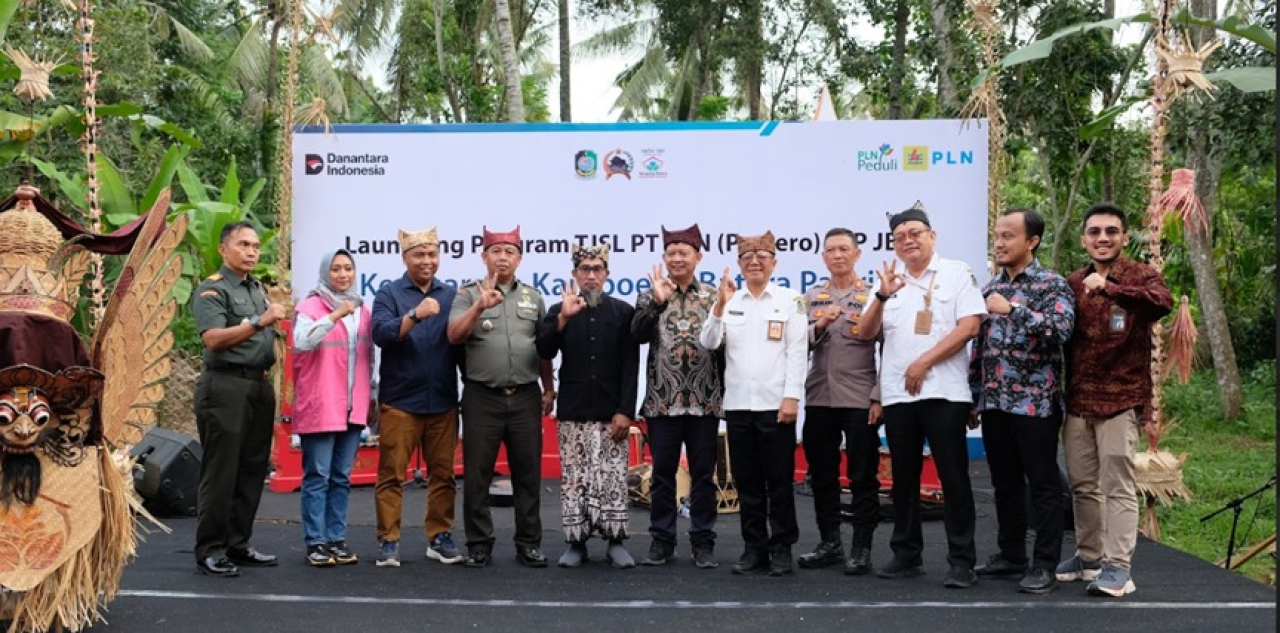 Dengan Semangat Hari Lahir Pancasila, Srikandi PLN UIP JBTB Dukung Peningkatan Literasi Masyarakat Banyuwangi melalui Program TJSL 2025 Mewujudkan Kalipuro Bebas Buta Aksara. (@dex)