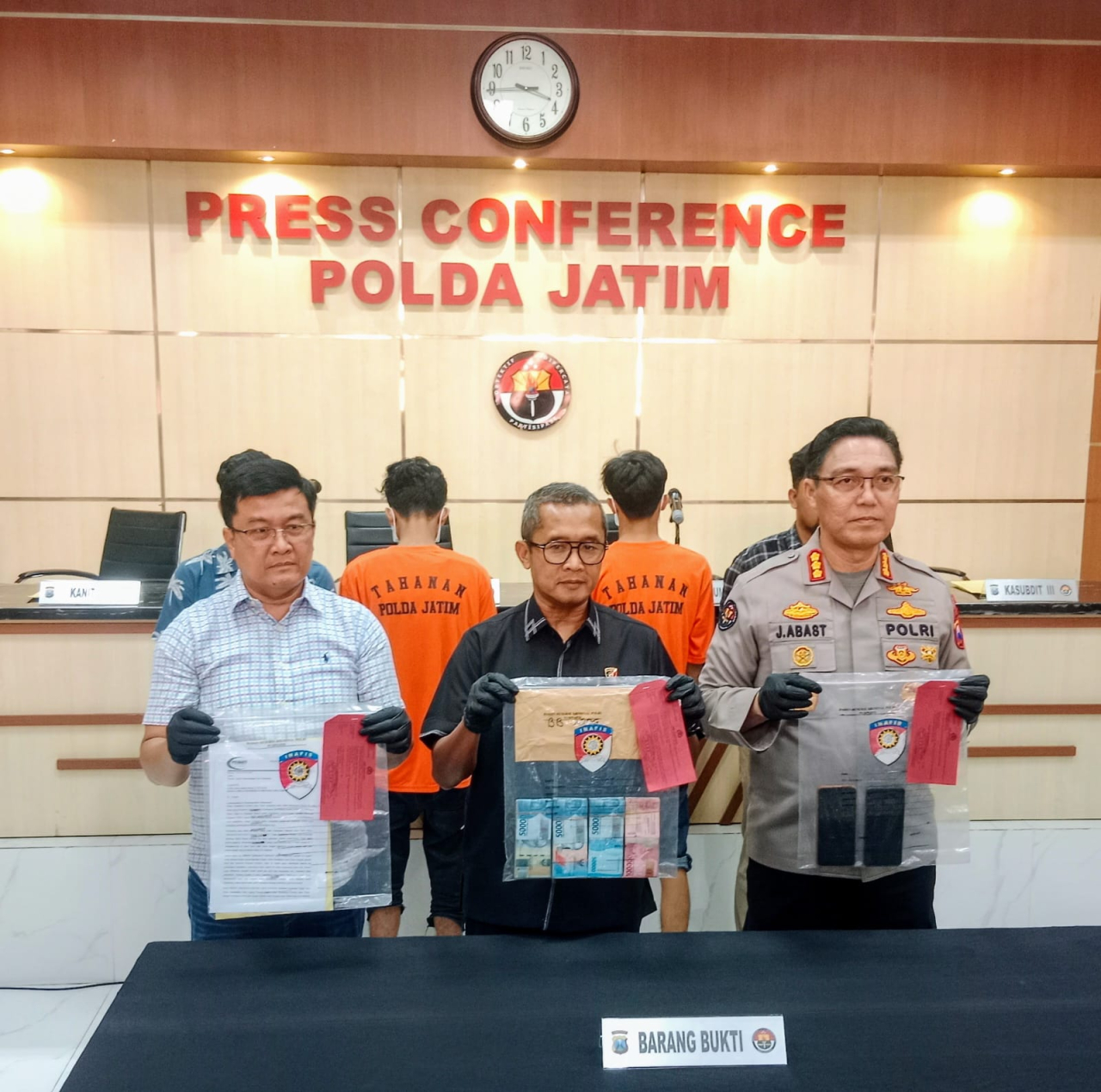 OTT Dua Mahasiswa di Cafe Surabaya, Dugaan Pemerasan dan Pencemaran Nama Baik