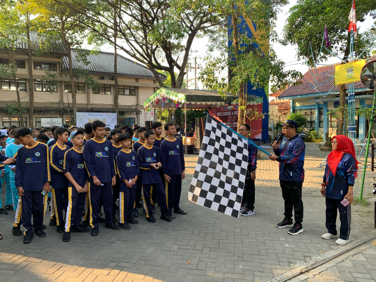 Jalan Sehat Mewarnai Penutupan MPLS Ramah SMKN 2 Lamongan dan Dies Natalis SMKN 2 Lamongan ke 17