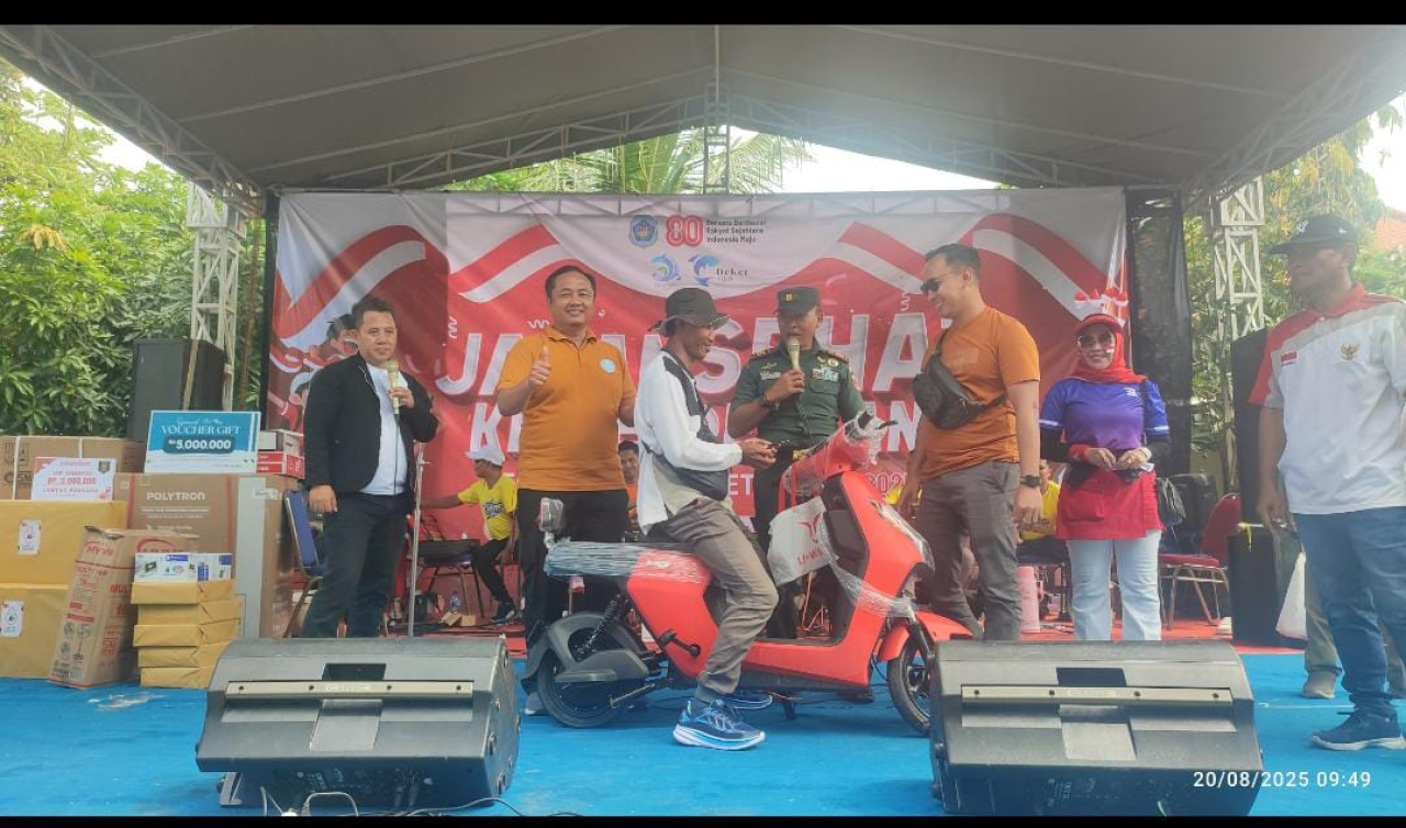Panitia HUT Kemerdekaan RI ke- 80 Kecamatan Deket Menggelar Kegiatan Jalan Sehat, Antusias Masyarakat Luar Biasa