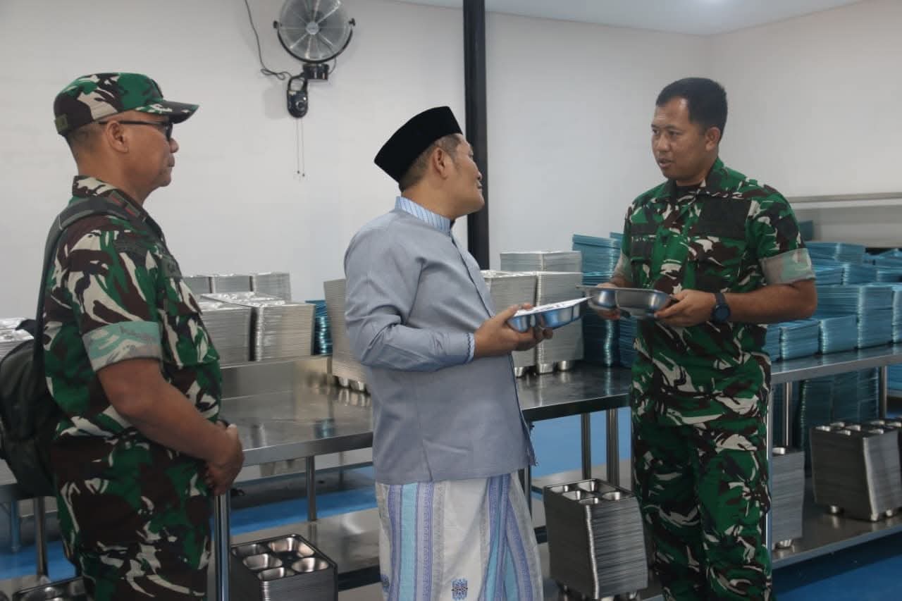 DANDIM PATI SILATURAHMI DENGAN TOKOH AGAMA DAN TINJAU SPPG DI WILAYAH MARGOYOSO