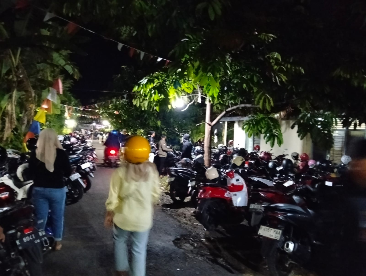 Berkah Konser Gratis Deny Cak Nan Fansnya Tak Masalahkan Besaran Parkir Rp. 10.000