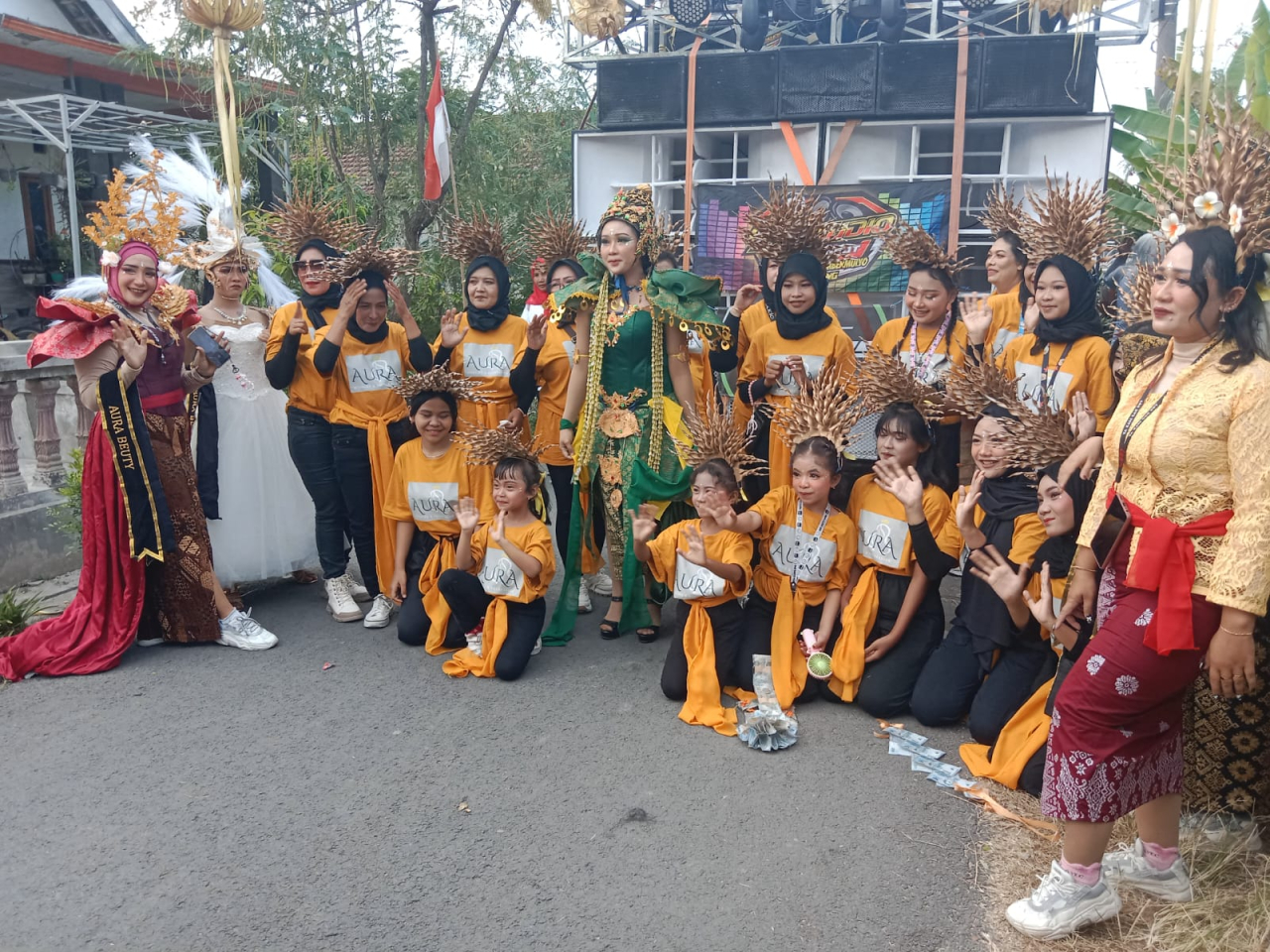 Aura Wedding Meriahkan Karnaval Desa Bongkot Peterongan Jombang