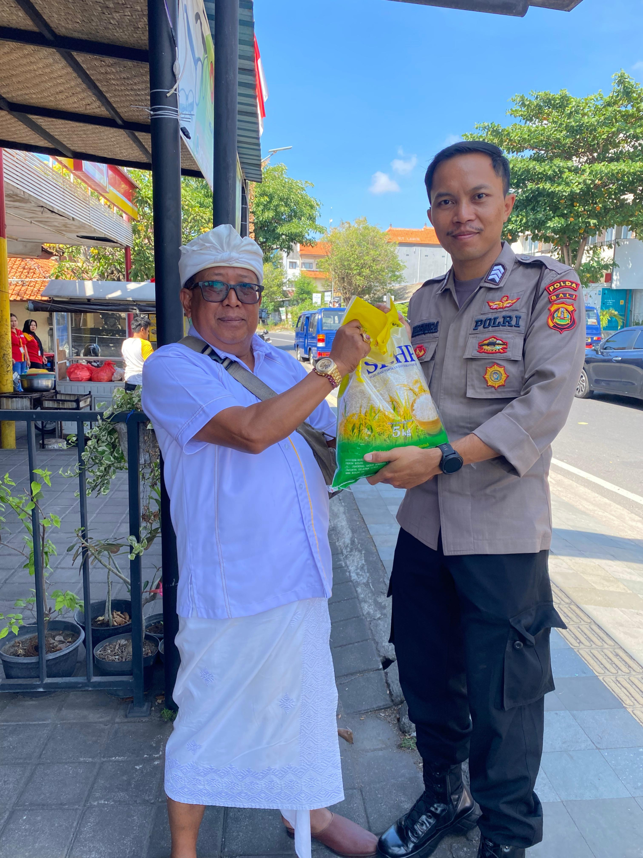 Ditbinmas Polda Bali Gelar program Stabilisasi Pasokan Harga Pangan (SPHP) 200 Sak Tersalurkan