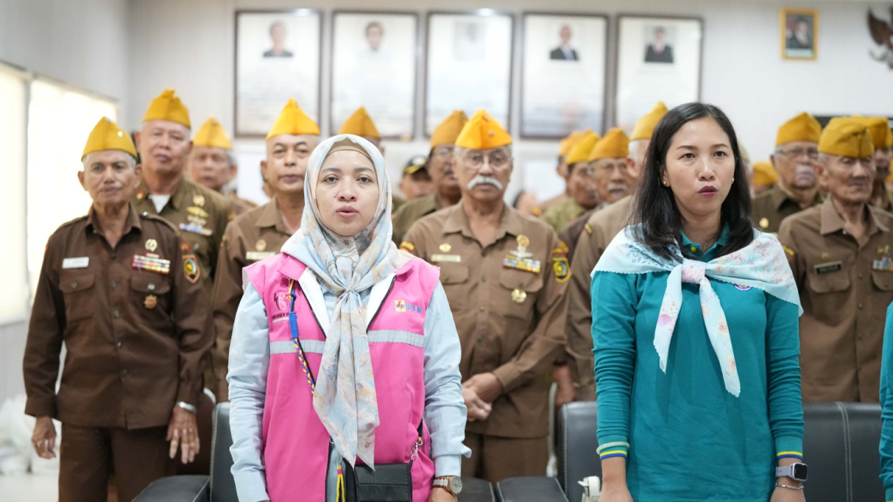 Momen HPN, PT PLN UIP JBTB Gelar Apresiasi Kebangsaan, Berbagi Kebahagiaan Bersama Keluarga Veteran dengan YBM PT PLN
