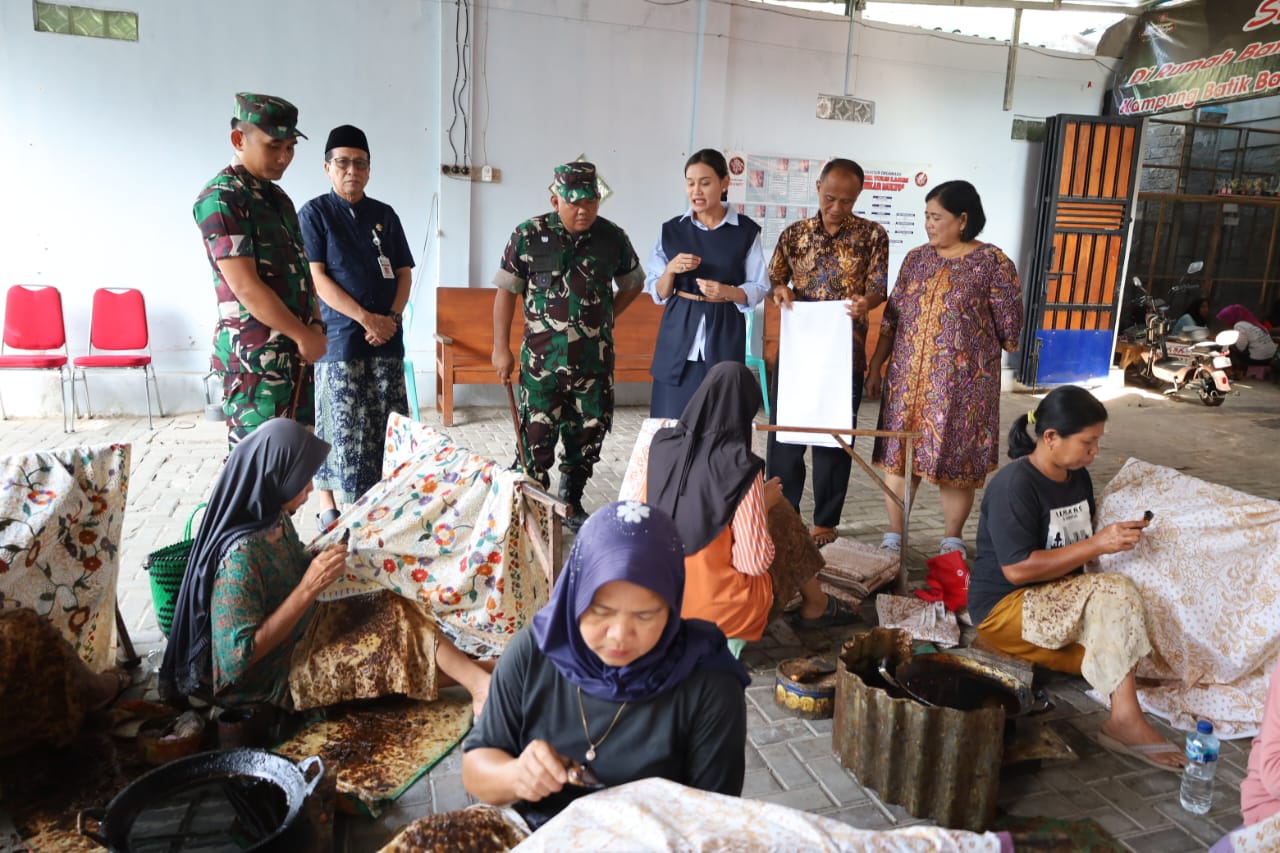 Danrem 073/Makutarama Jalin Silaturahmi dengan Toga-Tomas, Tinjau Program Dapur Sehat dan Pasar Murah di Lasem